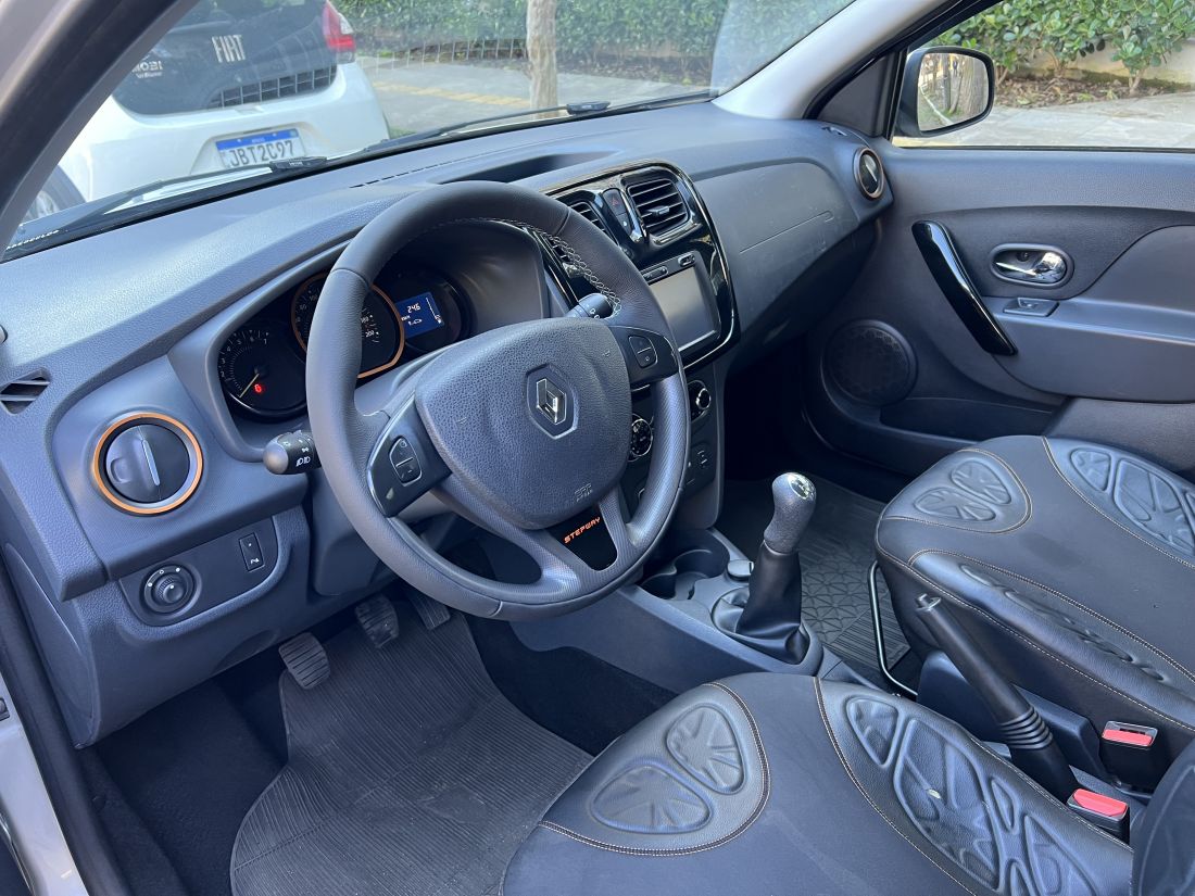 CARMAX Veículo SANDERO 1.6 STEPWAY 8V MANUAL